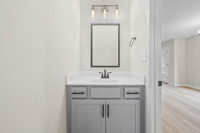 166 Oak St, Clarksville, TN 37042