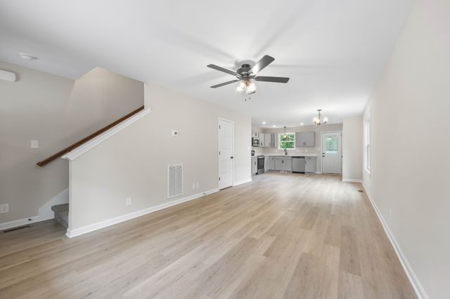 166 Oak St, Clarksville, TN 37042