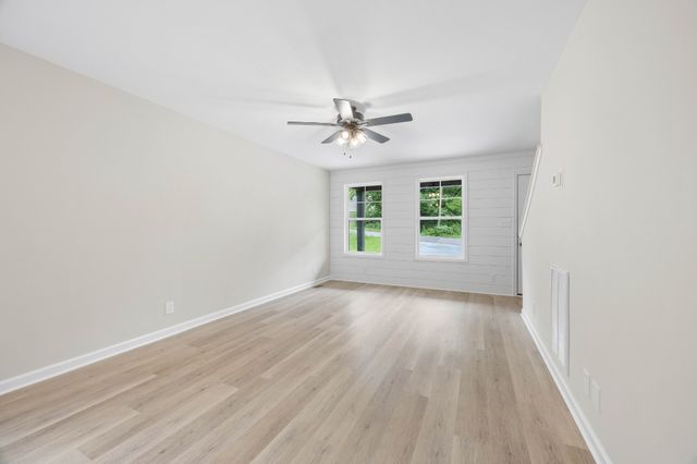 166 Oak St, Clarksville, TN 37042