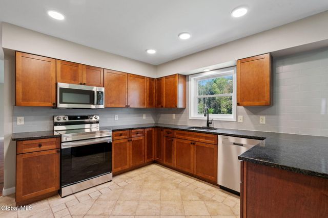 30 Dick Lynch Road, Stillwater, NY 12170