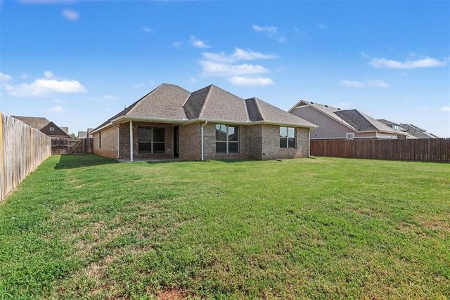 11104 SW 32nd Street, Yukon, OK 73099