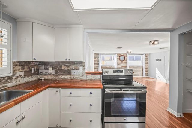 1011 PARK DRIVE, Dunedin, FL 34698