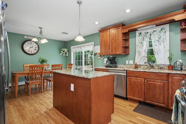 71 Dellwood Court, Westtown, NY 10998
