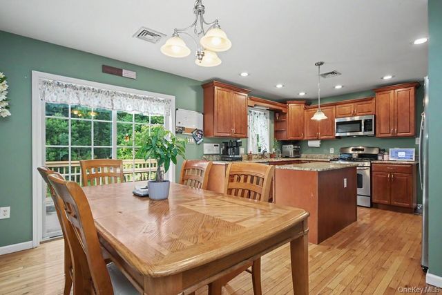 71 Dellwood Court, Westtown, NY 10998