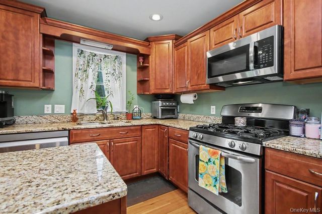 71 Dellwood Court, Westtown, NY 10998