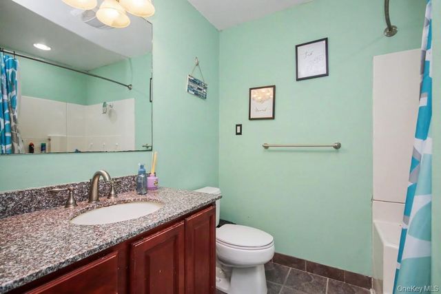 71 Dellwood Court, Westtown, NY 10998