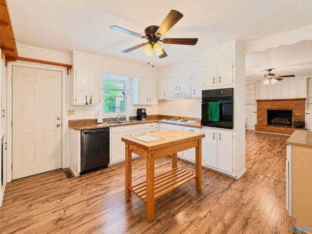 802 Penn Circle SE, Hartselle, AL 35640