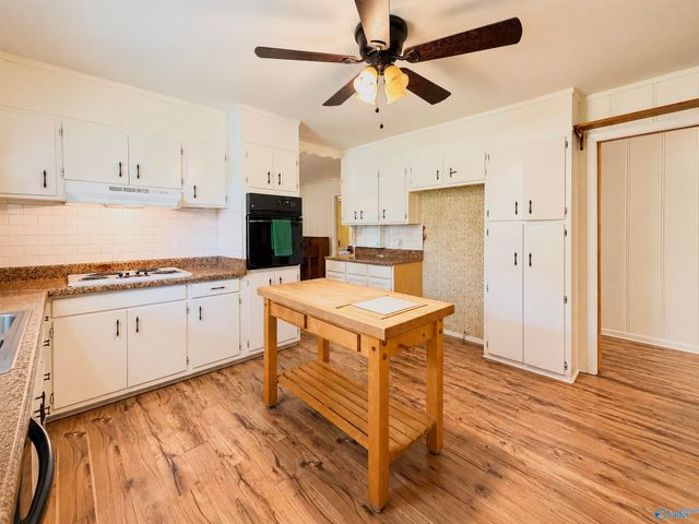 802 Penn Circle SE, Hartselle, AL 35640