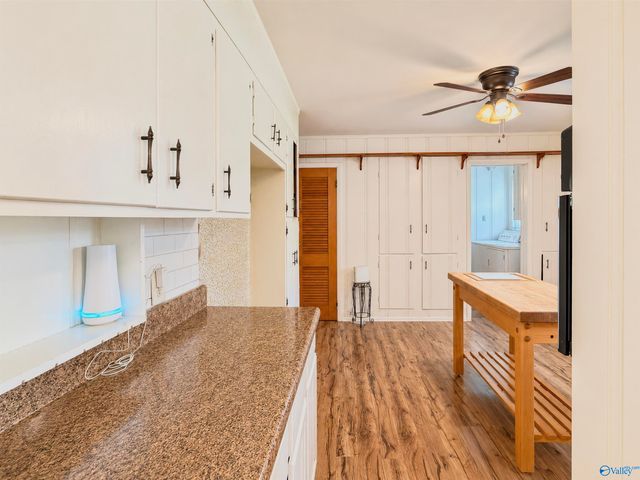 802 Penn Circle SE, Hartselle, AL 35640