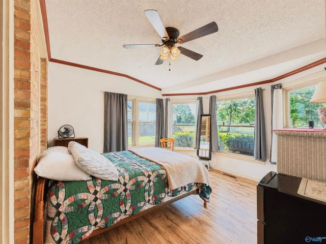 802 Penn Circle SE, Hartselle, AL 35640