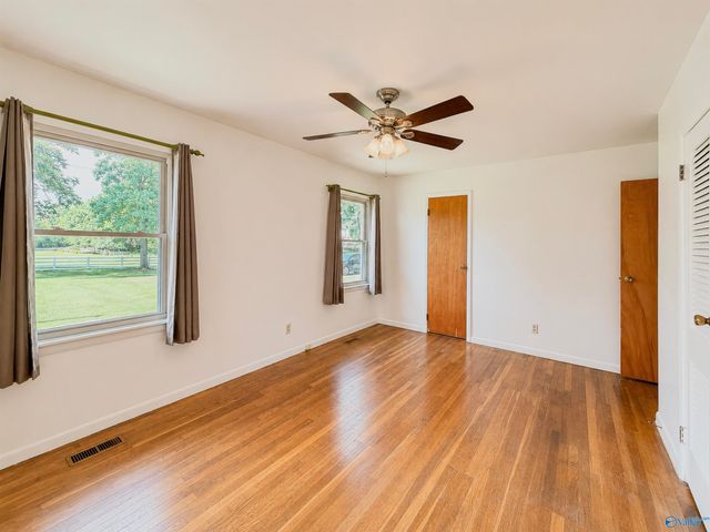 802 Penn Circle SE, Hartselle, AL 35640