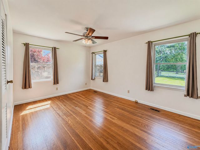 802 Penn Circle SE, Hartselle, AL 35640