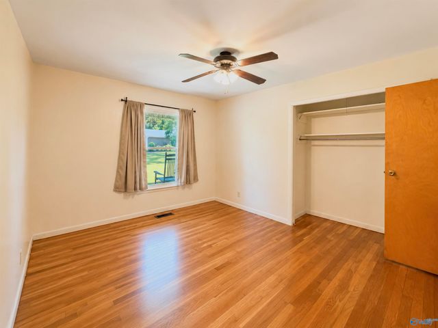 802 Penn Circle SE, Hartselle, AL 35640
