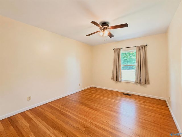 802 Penn Circle SE, Hartselle, AL 35640