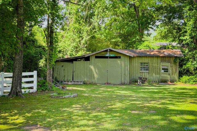 802 Penn Circle SE, Hartselle, AL 35640