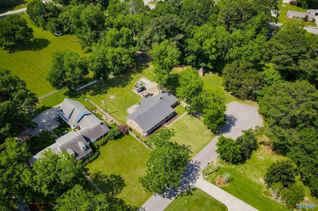 802 Penn Circle SE, Hartselle, AL 35640