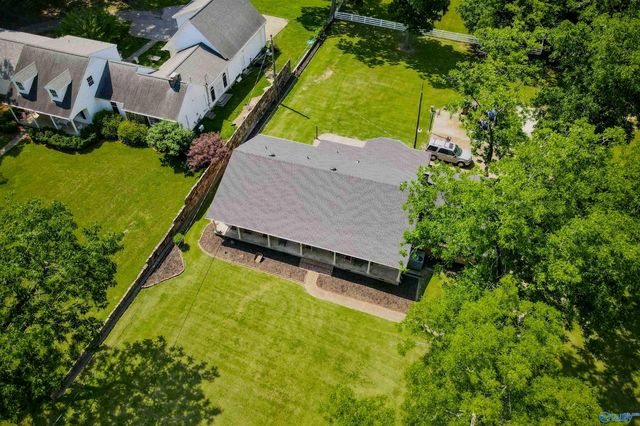 802 Penn Circle SE, Hartselle, AL 35640