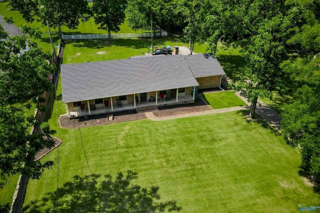 802 Penn Circle SE, Hartselle, AL 35640