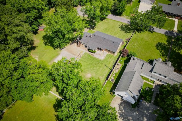 802 Penn Circle SE, Hartselle, AL 35640