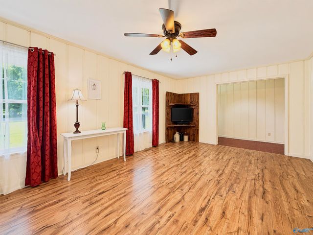 802 Penn Circle SE, Hartselle, AL 35640