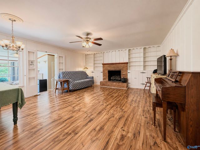802 Penn Circle SE, Hartselle, AL 35640