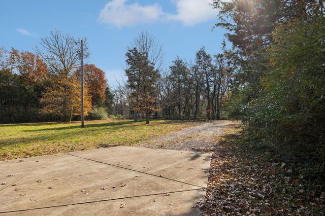 1560 River Rd, Chapel Hill, TN 37034