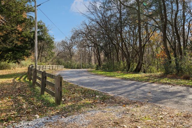 1560 River Rd, Chapel Hill, TN 37034