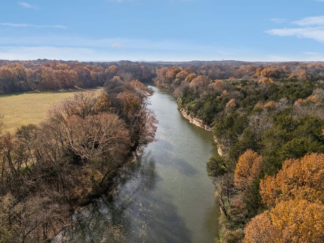 1560 River Rd, Chapel Hill, TN 37034