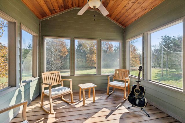 1560 River Rd, Chapel Hill, TN 37034