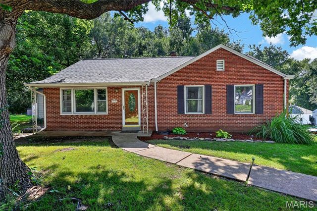 408 Oak Avenue, St Charles, MO 63301