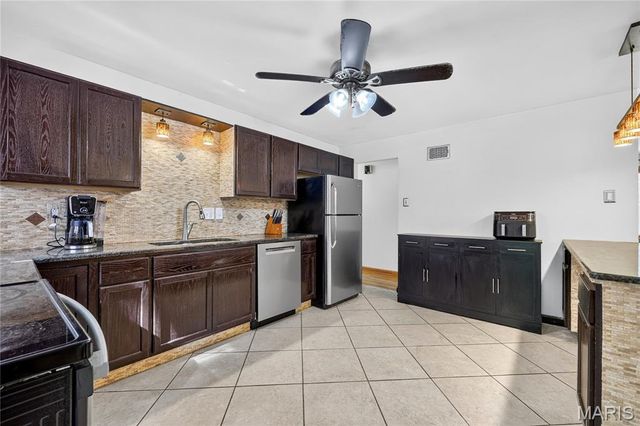 408 Oak Avenue, St Charles, MO 63301