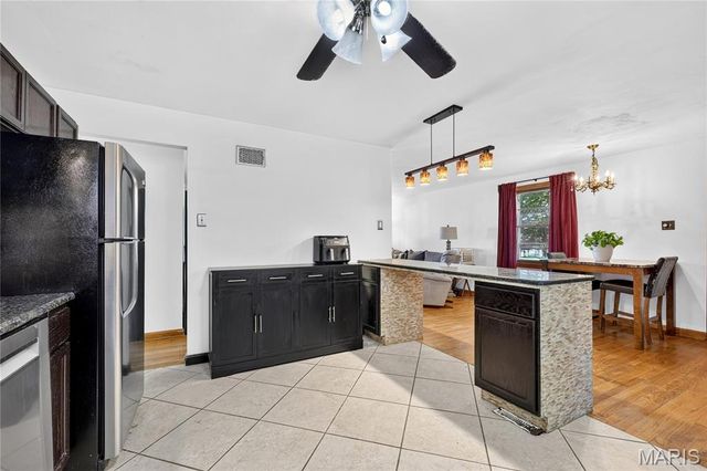 408 Oak Avenue, St Charles, MO 63301