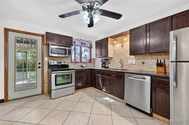 408 Oak Avenue, St Charles, MO 63301