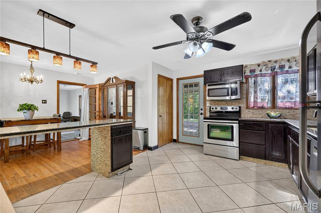 408 Oak Avenue, St Charles, MO 63301