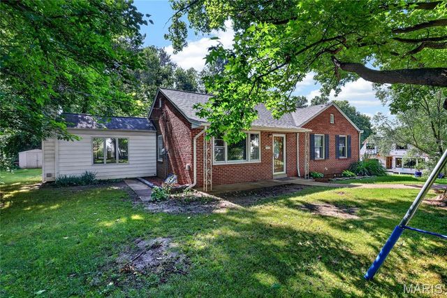 408 Oak Avenue, St Charles, MO 63301