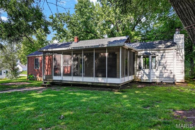 408 Oak Avenue, St Charles, MO 63301