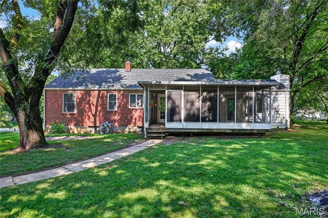 408 Oak Avenue, St Charles, MO 63301