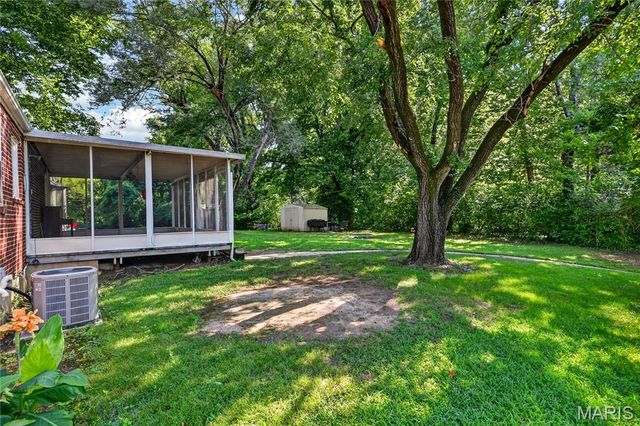 408 Oak Avenue, St Charles, MO 63301