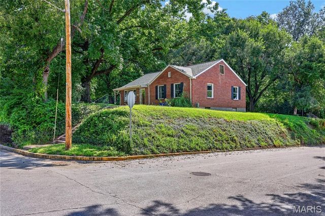 408 Oak Avenue, St Charles, MO 63301
