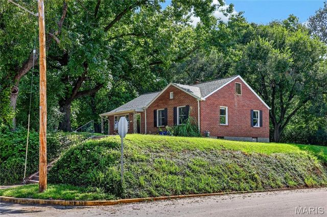 408 Oak Avenue, St Charles, MO 63301