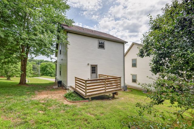 2143 Bell St Apt A, Ashland City, TN 37015