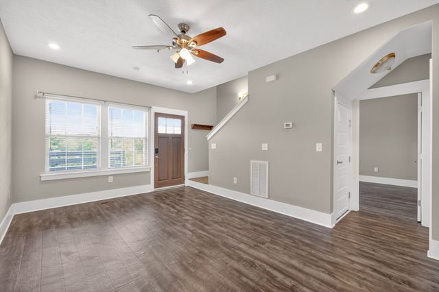 2143 Bell St Apt A, Ashland City, TN 37015