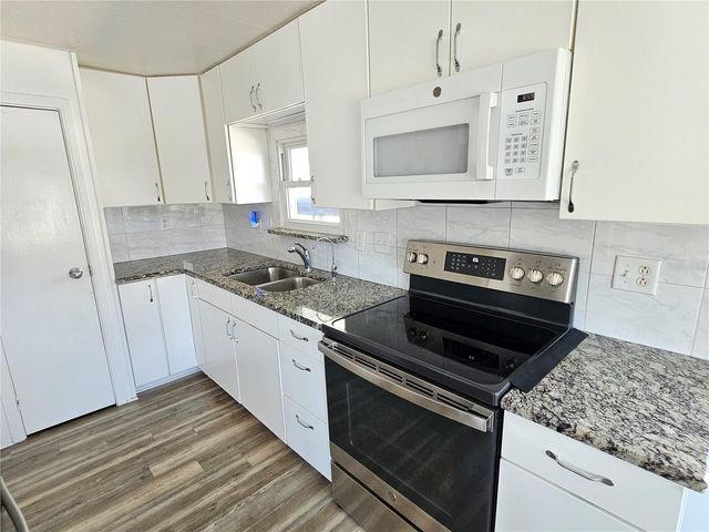 205 VIA VENETO, Venice, FL 34285