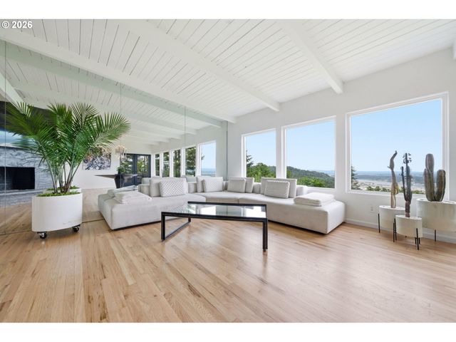 3065 Nw RIO VISTA Ter, Portland, OR 97210