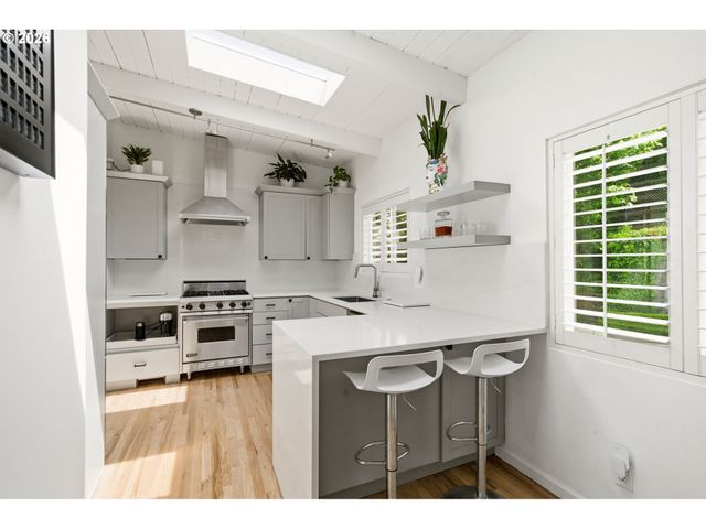 3065 Nw RIO VISTA Ter, Portland, OR 97210
