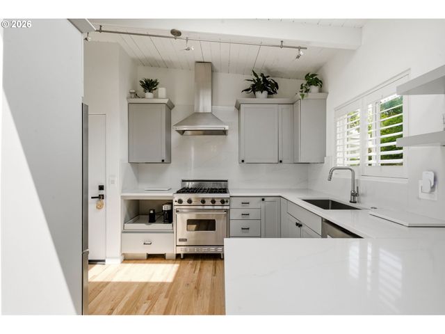 3065 Nw RIO VISTA Ter, Portland, OR 97210