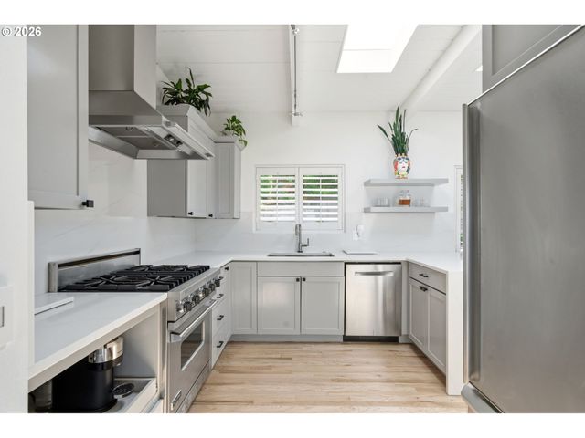 3065 Nw RIO VISTA Ter, Portland, OR 97210