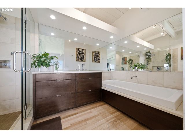 3065 Nw RIO VISTA Ter, Portland, OR 97210