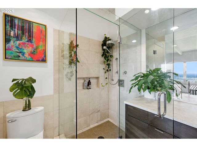 3065 Nw RIO VISTA Ter, Portland, OR 97210
