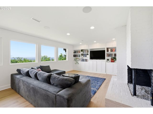 3065 Nw RIO VISTA Ter, Portland, OR 97210